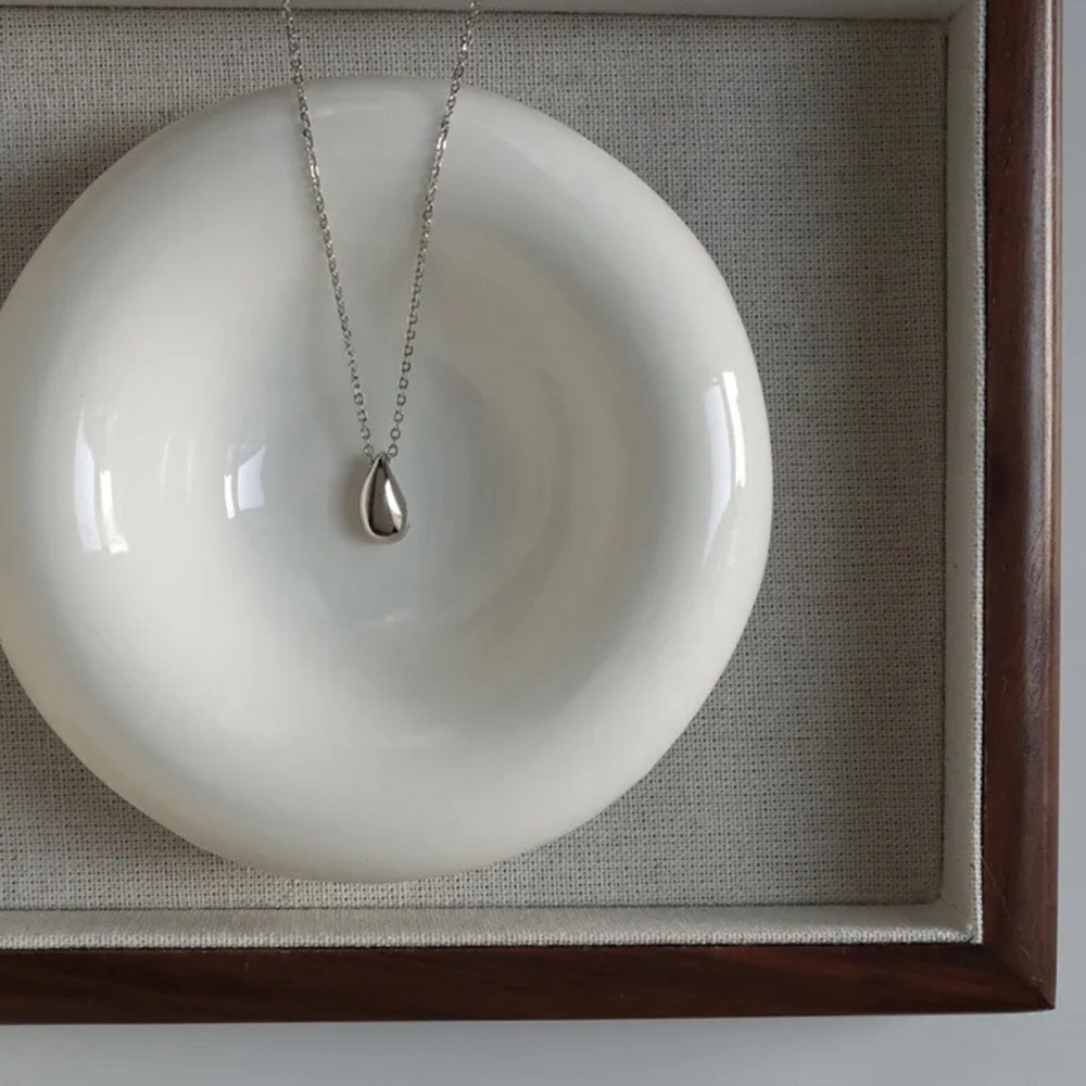 Silver droplets pendant necklace